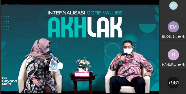 Direktur Utama PT Semen Padang Yosviandri (kanan) ketika tampil pada acara  Leader Talk Series, mensosialisasikan nilai-nilai inti (Core Values) AKHLAK yang menjadi budaya perusahaan kepada insan SIG Group secara virtual, Selasa (31/8/2021).